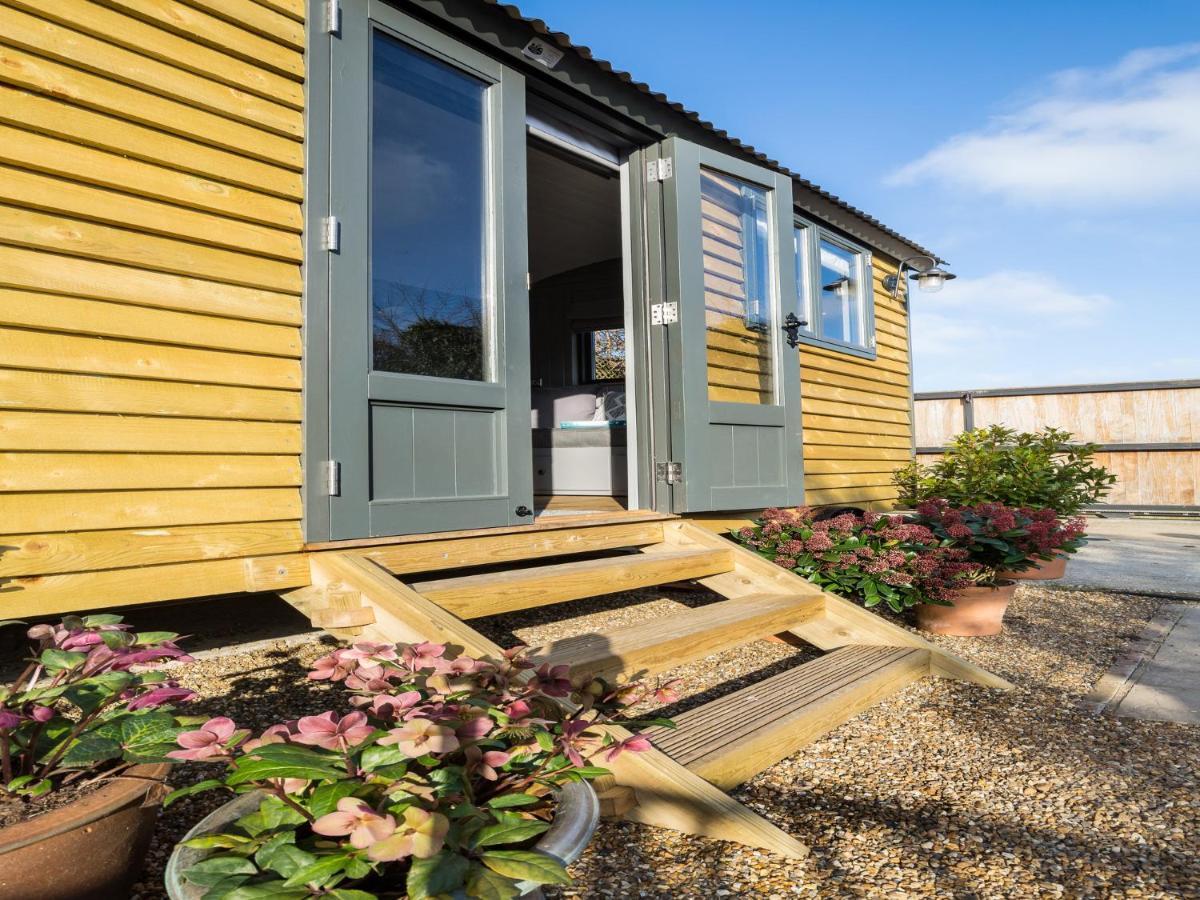 Pass The Keys Whitstable Shepherds Hut Minutes From The Harbour Vila Exterior foto