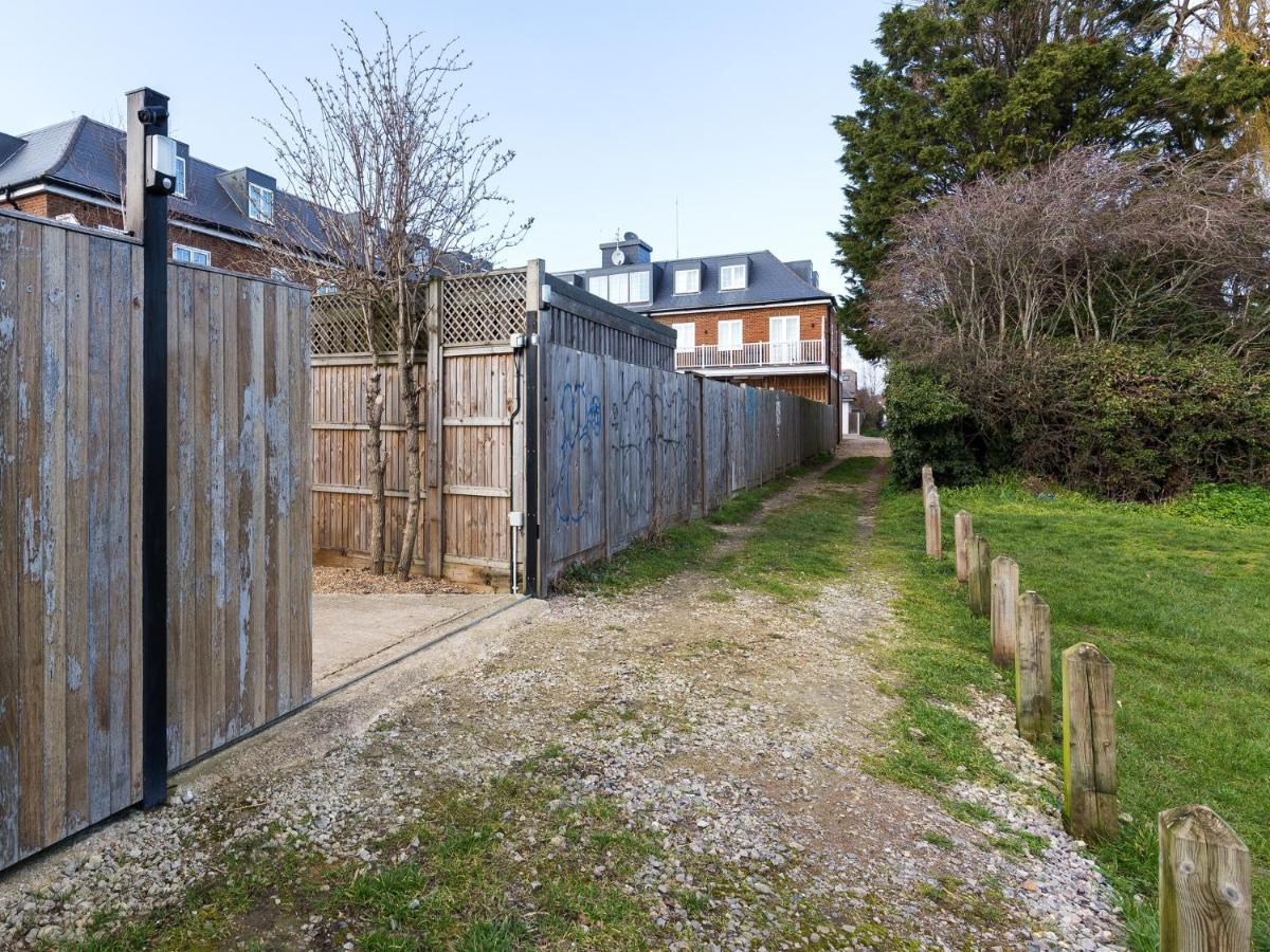 Pass The Keys Whitstable Shepherds Hut Minutes From The Harbour Vila Exterior foto